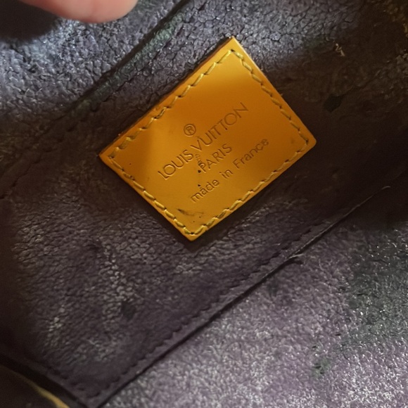 Louis Vuitton yellow epi leather zippy pouch bag. Peeling inside Serial # inside - Picture 6 of 6